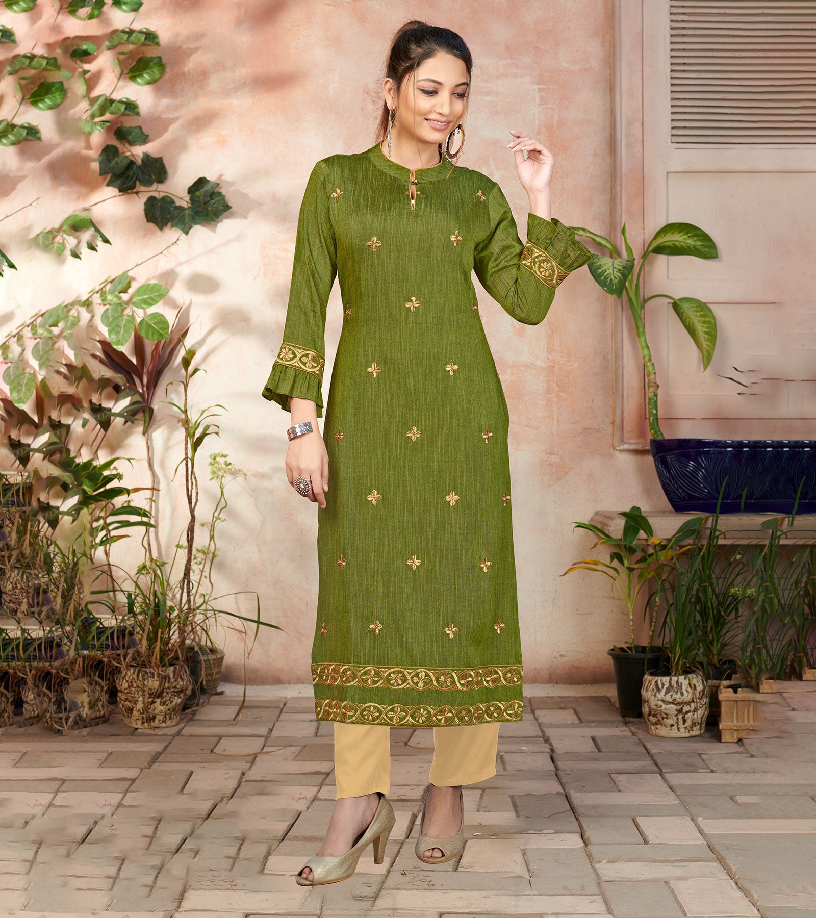 Chitrali Peacock Green Embroidered Muslin Tunic and Trouser Co-Ord Set –  Kaftanize